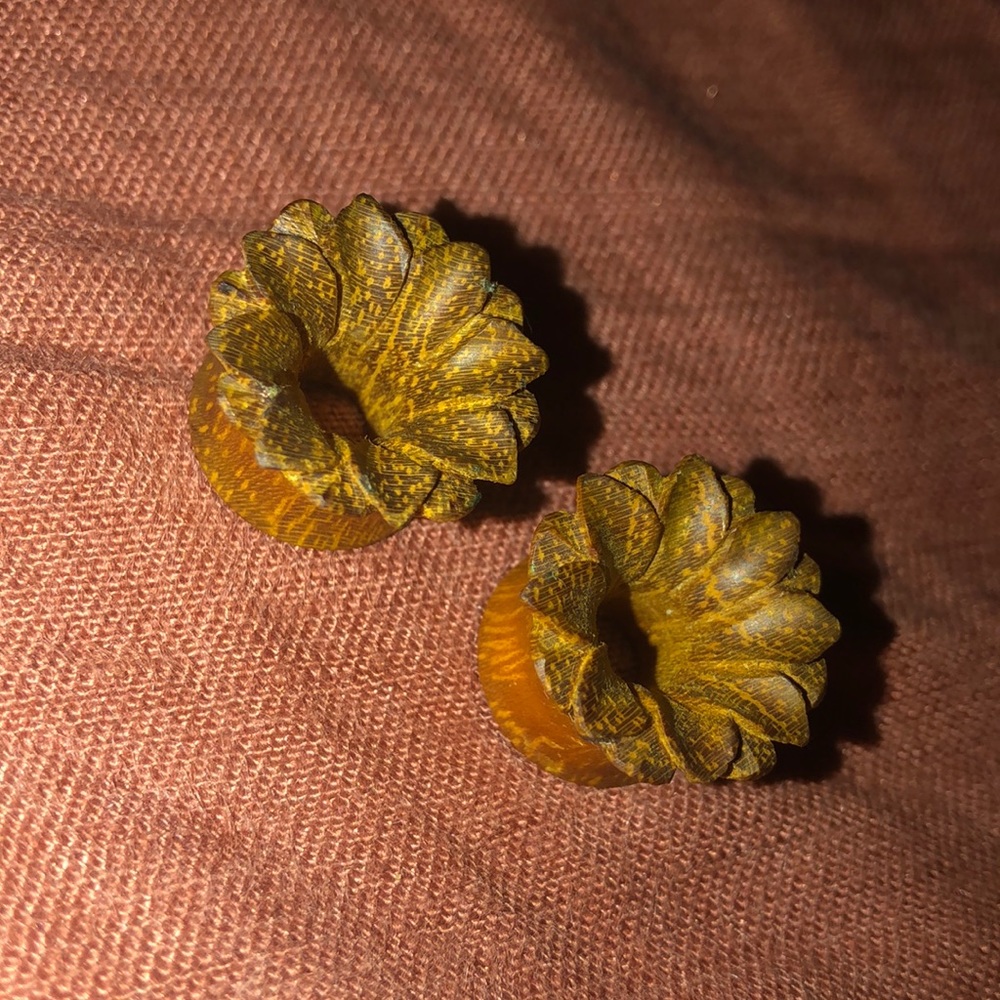 1/2” Wooden Flower Plugs